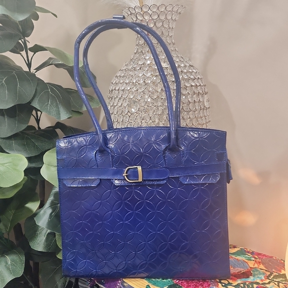 Luxurious Blue Tote with Structured Design